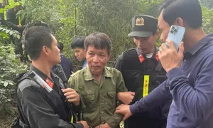 Hàng trăm cảnh sát vây bắt nghi phạm giết người Hàng trăm cảnh sát vây bắt nghi phạm giết người