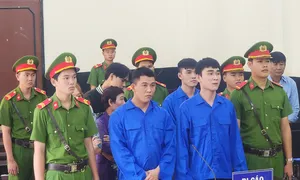 Bà mẹ cùng 5 con chạy trốn, giấu thân phận suốt 3 năm