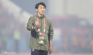 HLV Thái Lan: 'Cầu thủ mắc sai lầm khi kèm Xuân Son' HLV Thái Lan: 'Cầu thủ mắc sai lầm khi kèm Xuân Son'