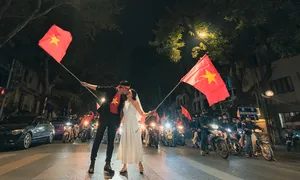 Chụp ảnh cưới trong đêm 'đi bão' Chụp ảnh cưới trong đêm 'đi bão'
