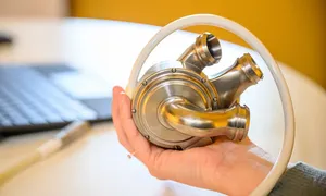 Người đàn ông sống 100 ngày với tim nhân tạo titan Người đàn ông sống 100 ngày với tim nhân tạo titan