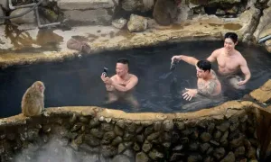 Suối nước nóng Nhật thiếu nước vì quá nhiều khách tắm Suối nước nóng Nhật thiếu nước vì quá nhiều khách tắm