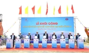 Khởi công xây dựng bến cảng Hòn La gần 2.300 tỷ đồng Khởi công xây dựng bến cảng Hòn La gần 2.300 tỷ đồng