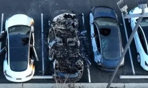 FBI phát cảnh báo về làn sóng phá hoại xe Tesla ở Mỹ