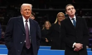 Ông Trump khen con út Barron 'giỏi công nghệ'