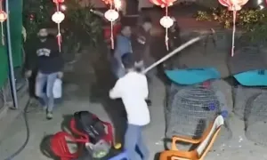 5 nghi phạm xông vào nhà chém gục người đàn ông bị bắt 5 nghi phạm xông vào nhà chém gục người đàn ông bị bắt