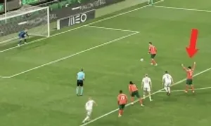 Fernandes mừng trước khi Ronaldo sút phạt đền hỏng Fernandes mừng trước khi Ronaldo sút phạt đền hỏng