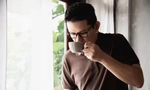 'Lương 18 triệu, tôi uống cà phê thay bữa sáng để tiết kiệm' 'Lương 18 triệu, tôi uống cà phê thay bữa sáng để tiết kiệm'
