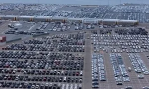 Ông Trump áp thuế nhập khẩu 25% với toàn bộ xe hơi vào Mỹ Ông Trump áp thuế nhập khẩu 25% với toàn bộ xe hơi vào Mỹ