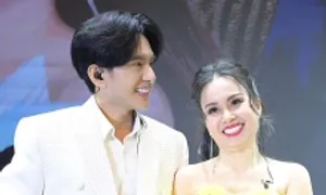 Đan Trường hát đón sinh nhật Cẩm Ly Đan Trường hát đón sinh nhật Cẩm Ly