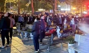Căn hộ ở khu đô thị HH Linh Đàm bốc cháy trong đêm Căn hộ ở khu đô thị HH Linh Đàm bốc cháy trong đêm