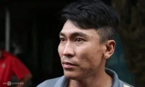 Bất lực trước ngọn lửa bao trùm người thân trong nhà cháy Bất lực trước ngọn lửa bao trùm người thân trong nhà cháy