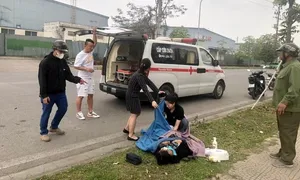 Đỡ đẻ cho sản phụ trở dạ bên đường Đỡ đẻ cho sản phụ trở dạ bên đường