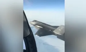 Su-35S Nga áp sát, buộc tiêm kích F-35A Mỹ chuyển hướng Su-35S Nga áp sát, buộc tiêm kích F-35A Mỹ chuyển hướng