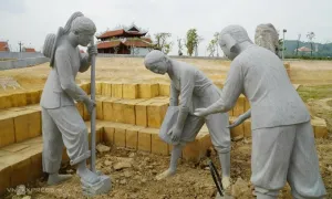 Tượng đài 64 giáo viên và học sinh hy sinh khi đắp đê sông Mã Tượng đài 64 giáo viên và học sinh hy sinh khi đắp đê sông Mã