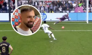 Thủ môn Valencia cược với Vinicius trước khi cản phạt đền Thủ môn Valencia cược với Vinicius trước khi cản phạt đền