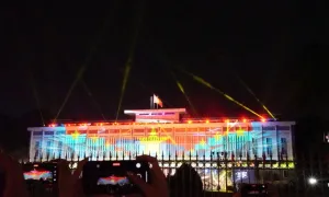Du khách ấn tượng với màn trình diễn ánh sáng tại Dinh Độc Lập Du khách ấn tượng với màn trình diễn ánh sáng tại Dinh Độc Lập