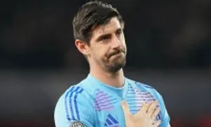 Courtois không ngờ Rice sút phạt xoáy vào lưới Courtois không ngờ Rice sút phạt xoáy vào lưới