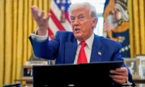 Ông Trump ký sắc lệnh bỏ hạn chế về áp lực nước vòi sen Ông Trump ký sắc lệnh bỏ hạn chế về áp lực nước vòi sen