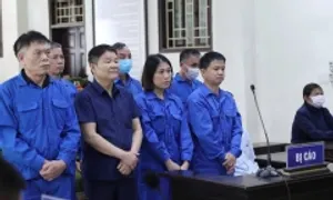 Doanh nhân La 'Điên' bị tuyên 5 năm tù Doanh nhân La 'Điên' bị tuyên 5 năm tù