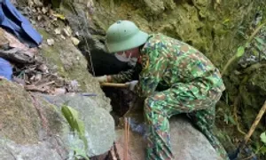 Tìm thấy hài cốt liệt sĩ trong hốc đá Tìm thấy hài cốt liệt sĩ trong hốc đá