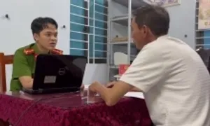Cha dựng màn kịch 'trả lại ví đánh rơi' để giúp con giảm tội Cha dựng màn kịch 'trả lại ví đánh rơi' để giúp con giảm tội