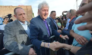 Ông Bill Clinton vận động tranh cử cho bà Harris