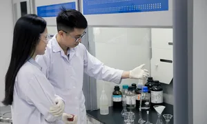 Đại học 'trả lương' cho nghiên cứu sinh tiến sĩ