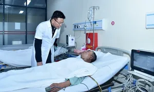 Phó thủ tướng thăm hỏi nạn nhân vụ cháy quán hát
