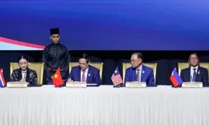 Các lãnh đạo ASEAN ký tuyên bố Kuala Lumpur Các lãnh đạo ASEAN ký tuyên bố Kuala Lumpur