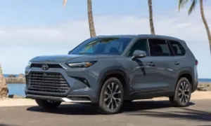 Toyota hoãn sản xuất xe điện, tăng sản lượng SUV chạy xăng