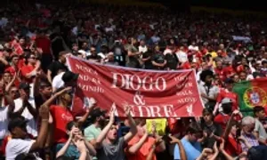 Liverpool tưởng nhớ Diogo Jota trong trận giao hữu đầu hè