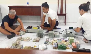 Chủ tiệm vàng Đức Long và vợ 'hờ' đã vận chuyển 100 triệu USD cho tội phạm thế nào Chủ tiệm vàng Đức Long và vợ 'hờ' đã vận chuyển 100 triệu USD cho tội phạm thế nào