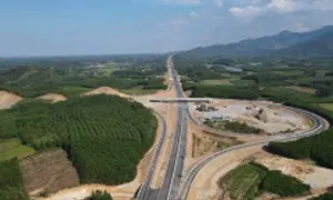 Hai tuyến cao tốc qua miền Trung trước ngày thông xe Hai tuyến cao tốc qua miền Trung trước ngày thông xe