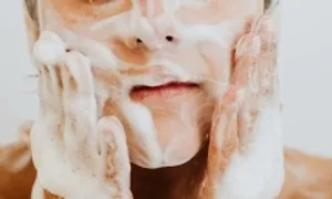 Thu hồi sữa rửa mặt do chứa hai chất không được công bố Thu hồi sữa rửa mặt do chứa hai chất không được công bố