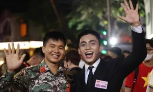 Nghệ sĩ thức xuyên đêm chờ diễu hành lễ Quốc khánh